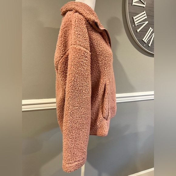 Old Navy Women's Sherpa - Size Small EXCELLENT condition No tag but neve… - Picture 7 of 8